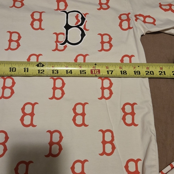 Cream T-shirt And Short Set with Red Logo Boston Red Pattern - Picture 9 of 10